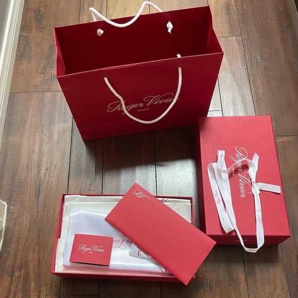 Roger Vivier Belle Vivier Trompette Patent Leather Pumps – Size 35.5 EU / 5.5 US - Picture 10 of 10